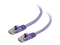 C2G Cat5e Booted Unshielded (UTP) Network Patch Cable - Koblingskabel - RJ-45 (hann) til RJ-45 (hann) - 50 cm - UTP - CAT 5e - formstøpt, uten hindringer, flertrådet - purpur 83658