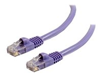 C2G Cat5e Booted Unshielded (UTP) Network Patch Cable - Koblingskabel - RJ-45 (hann) til RJ-45 (hann) - 5 m - UTP - CAT 5e - formstøpt, uten hindringer, flertrådet - purpur 83663